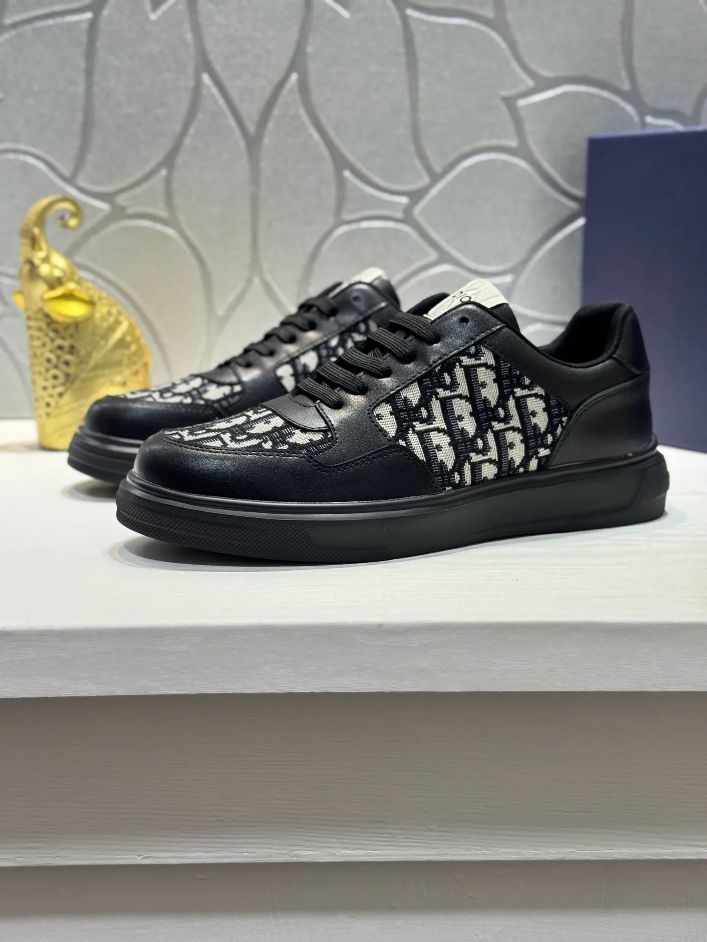 Men's men's shoes 💰400 [New model] 🌂🌂Dior (Dior) 🆕 Low-top casual shoes, carefully made of first-layer cowhide with canvas, comfortable and breathable ~ rubber soles, enhance style. Fashionable and versatile, it can complement any look. Featuring an exquisite design that is uniquely dynamic and modern, this shoe is part of Dior's legacy and embodies modern elegance. Size: 38-44 (45 customized